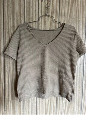 SHEIN Textured Taupe V-Neck Short Sleeve Tee